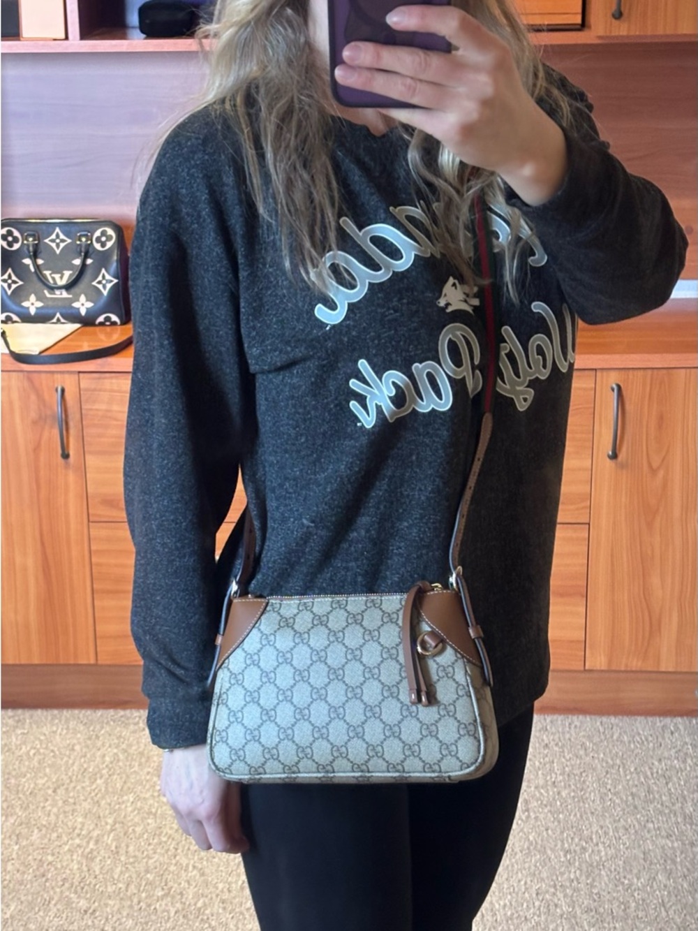 Stunning New Gucci Emblem 2 Way - Picture 15 of 15